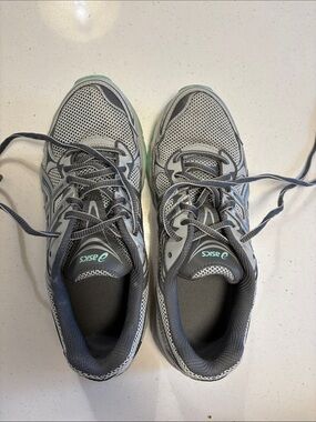 ASICS Women’s Running Shoes Size 6.5 – Like New, Worn Once - grey with mint